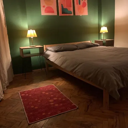 Cozy In A Good Location Apartment