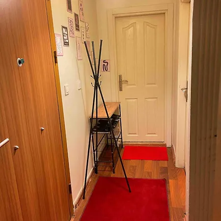 Cozy In A Good Location Apartment *