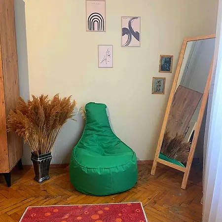 Cozy In A Good Location Apartment